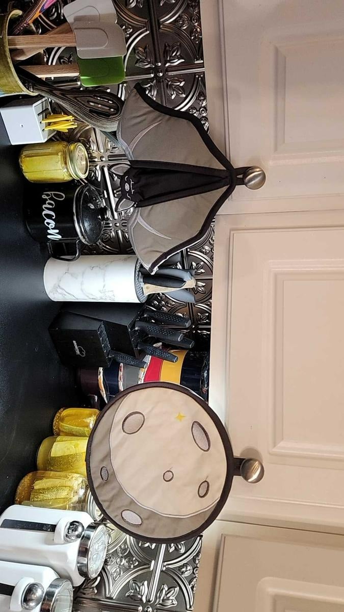 🦇 Batlicious Oven Mitt & Pot Holder Set